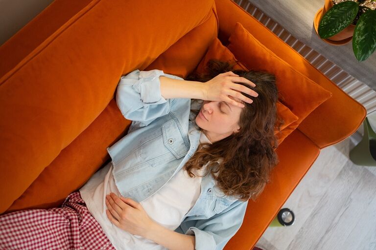 10 simptome fizice ale stresului – cum îți vorbește corpul tău?