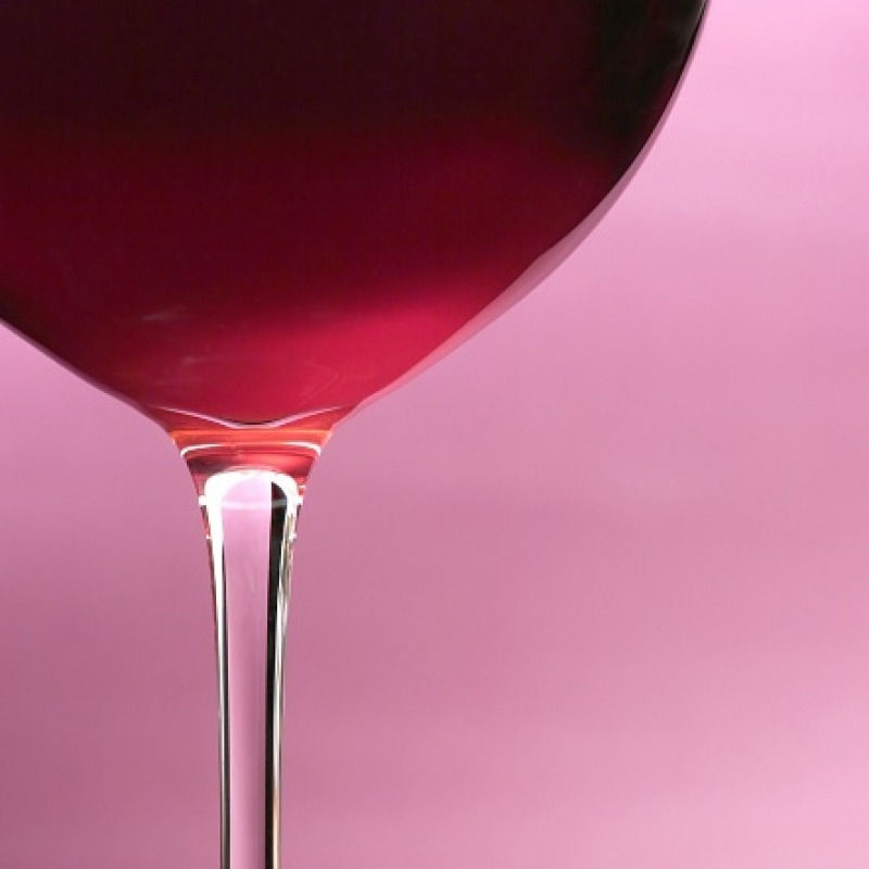 Vinul rosu imbunatateste metabolismul barbatilor