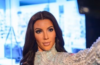 Kim Kardashian, femeia care innebuneste mapamondul cu formele ei