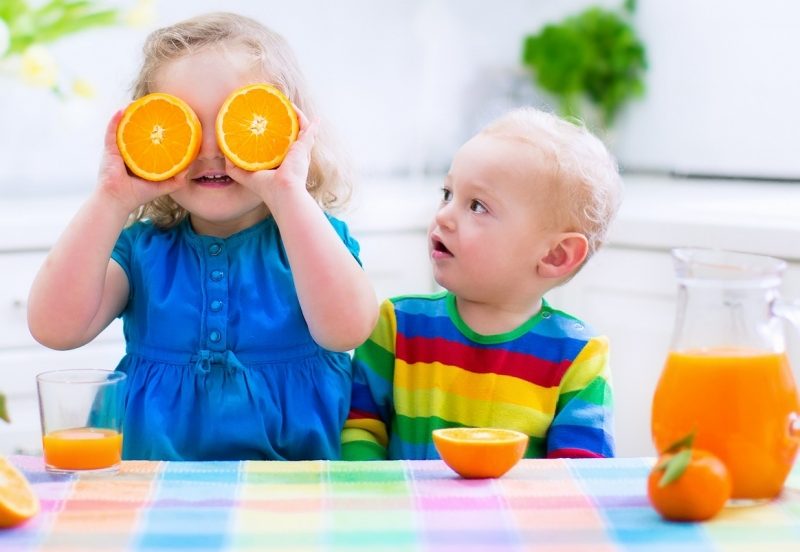 Invata-ti copiii sa adore fructele si legumele: metode demonstrate