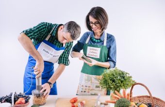 „Am fost dependenta de fast-food. Acum nu pot fara fructe si legume”