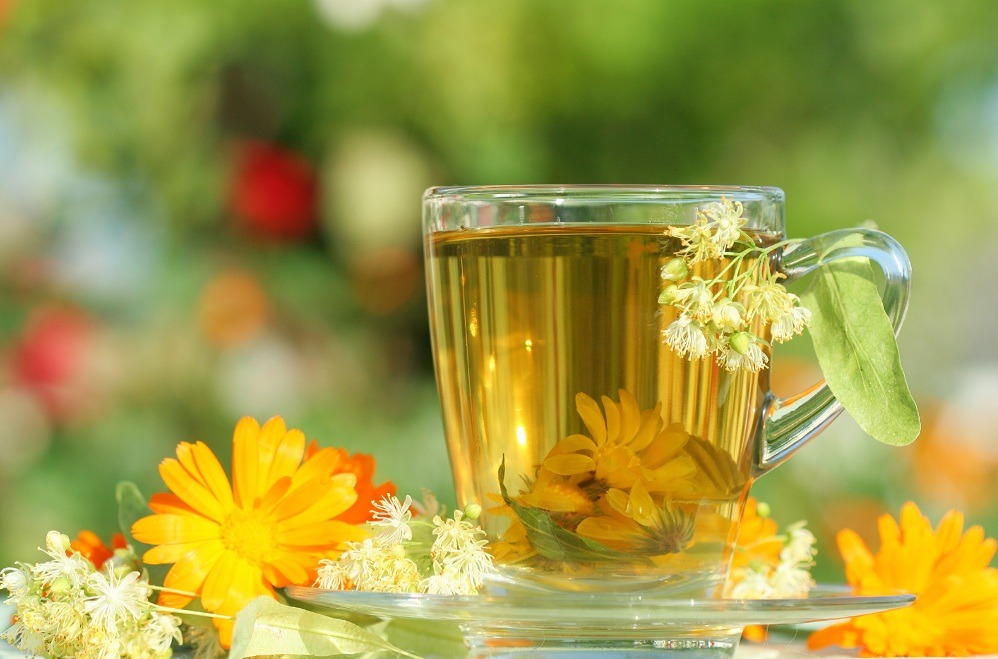 7 beneficii ale consumului de ceai de galbenele