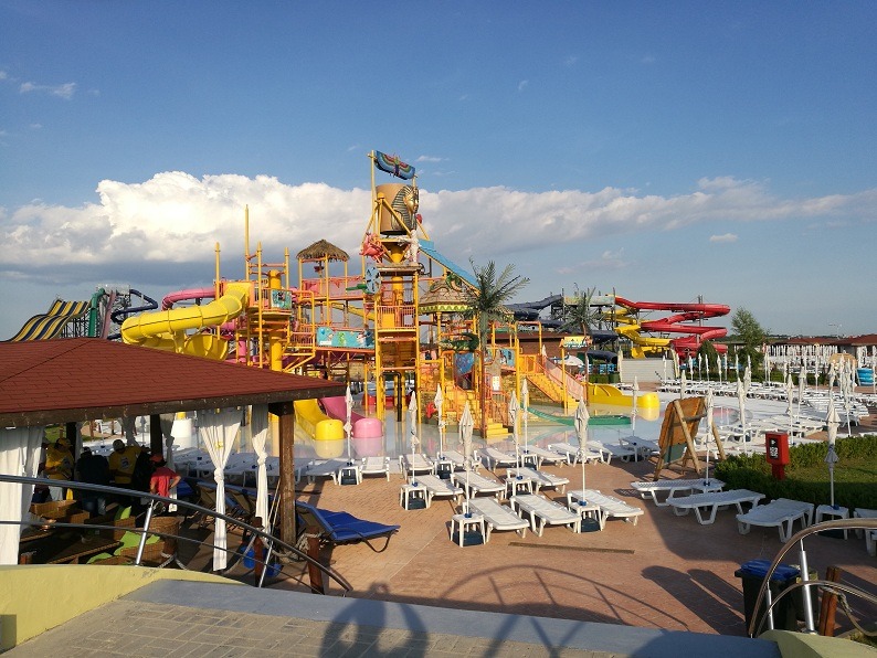 S-a redeschis Divertiland, cel mai mare parc acvatic din Romania