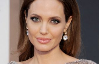 Paralizia Bell: ce este si ce urmari are boala de care sufera Angelina Jolie