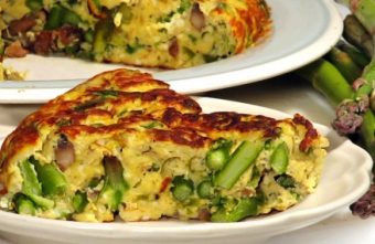 Frittata de cartofi noi si sparanghel