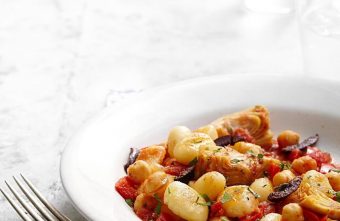 Reteta mediteraneeana: gnocchi cu naut, rosii si anghinare