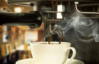 6 moduri de a-ti aromatiza cafeaua, fara pic de zahar!
