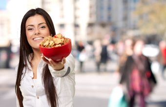 Pauzele dintre mese: reguli pe care trebuie sa le respecti ca sa nu te ingrasi