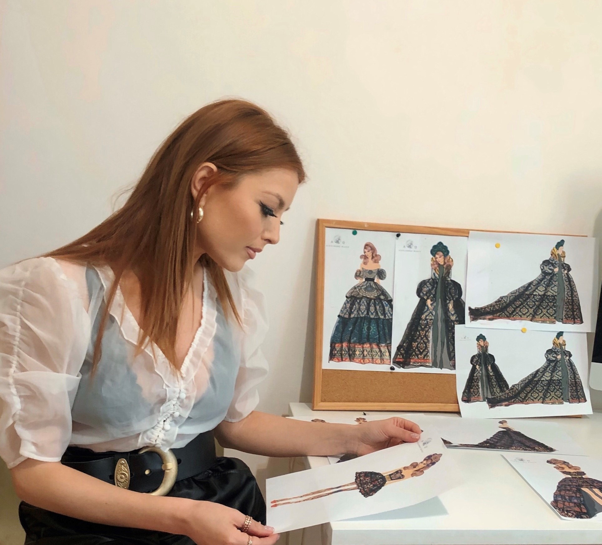 Elena Gheorghe va purta tinute create special pentru ea la concertul de la Sala Palatului