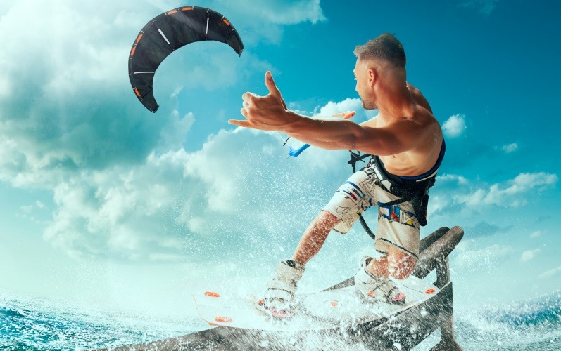 Kitesurfing, sport, distracție și adrenalină la Marea Neagra