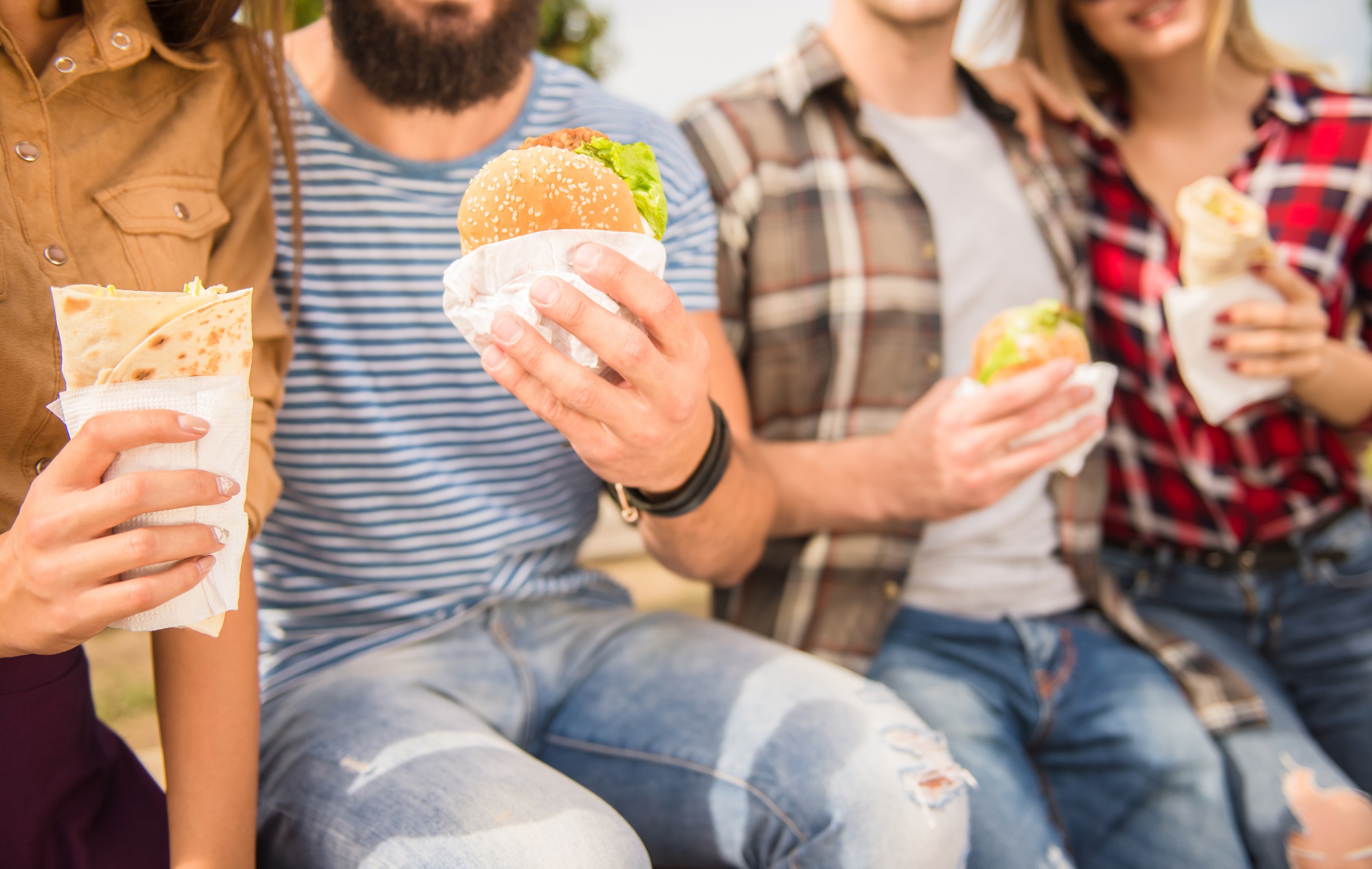 7 obiceiuri alimentare nesănătoase care îți dau viața peste cap