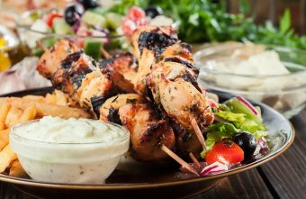 Frigărui grecești (souvlaki)