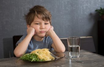 Lipsa poftei de mâncare la copii – ce poate ascunde?