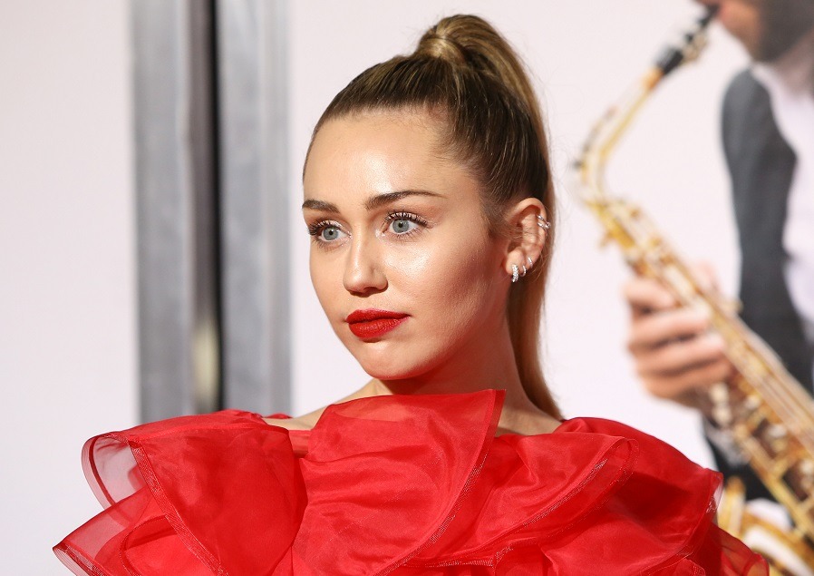 Miley Cyrus a renunțat la regimul vegan din motive de sănătate