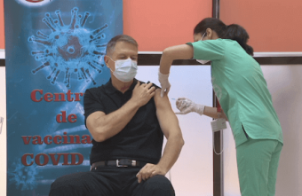 Președintele Klaus Iohannis, super-fit la vaccinare