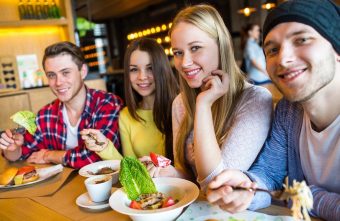 Ce spun studiile despre comportamentul alimentar al adolescenților?