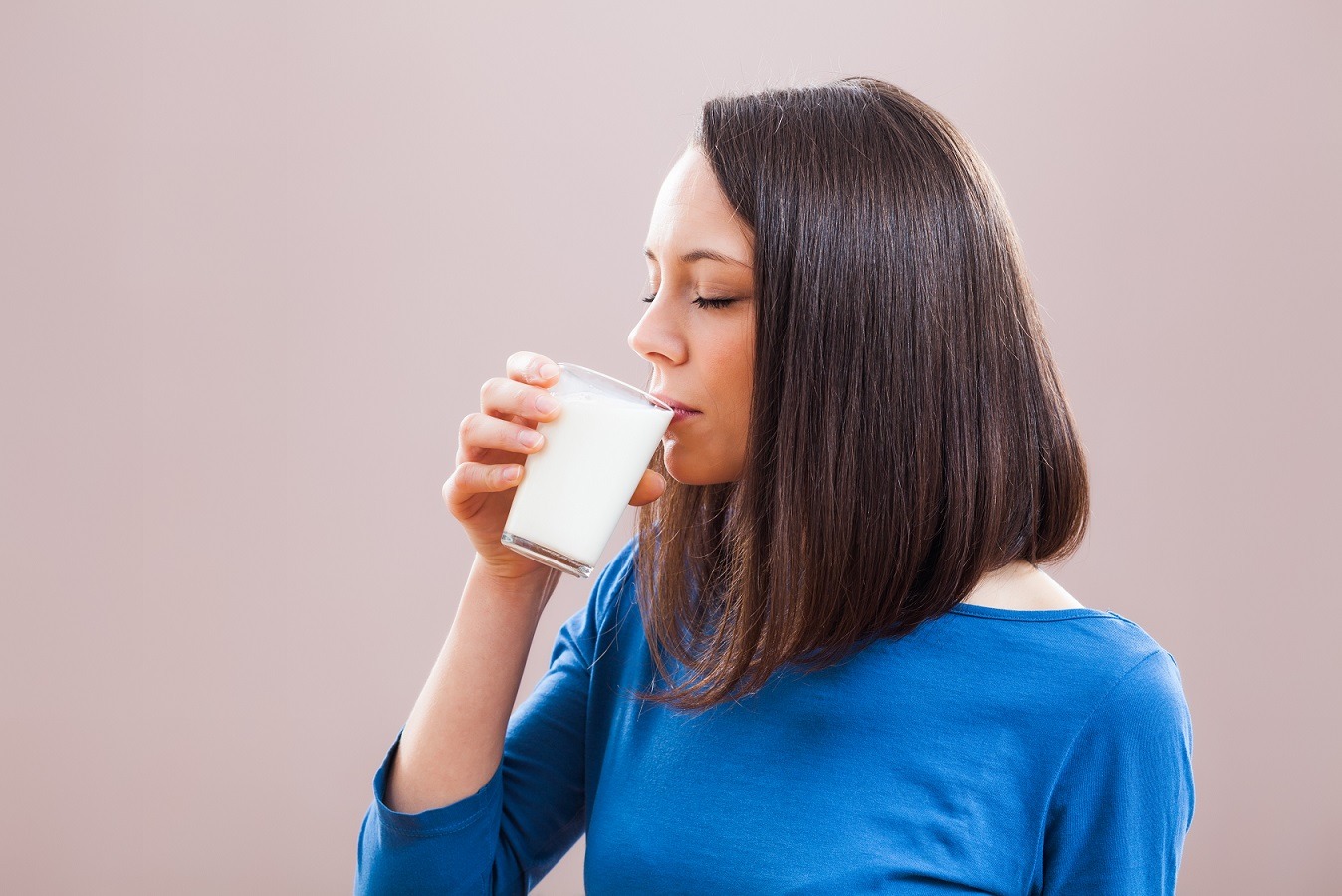 Laptele – beneficii și limitări în consumul la diverse vârste