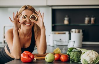 4 mituri tot mai răspândite despre alimentația sănătoasă