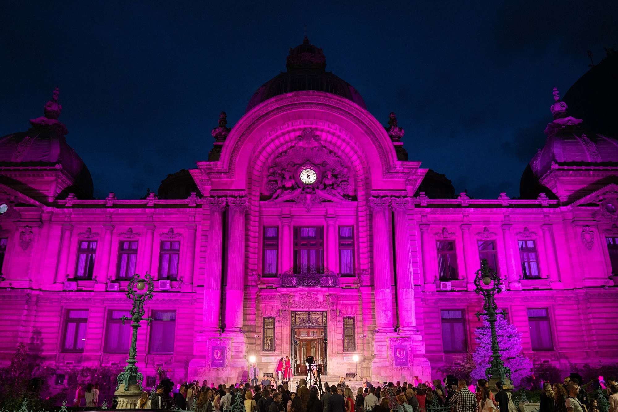 Catena susține şi în 2022 lupta împotriva cancerului de sân. Palatul CEC a fost iluminat în roz