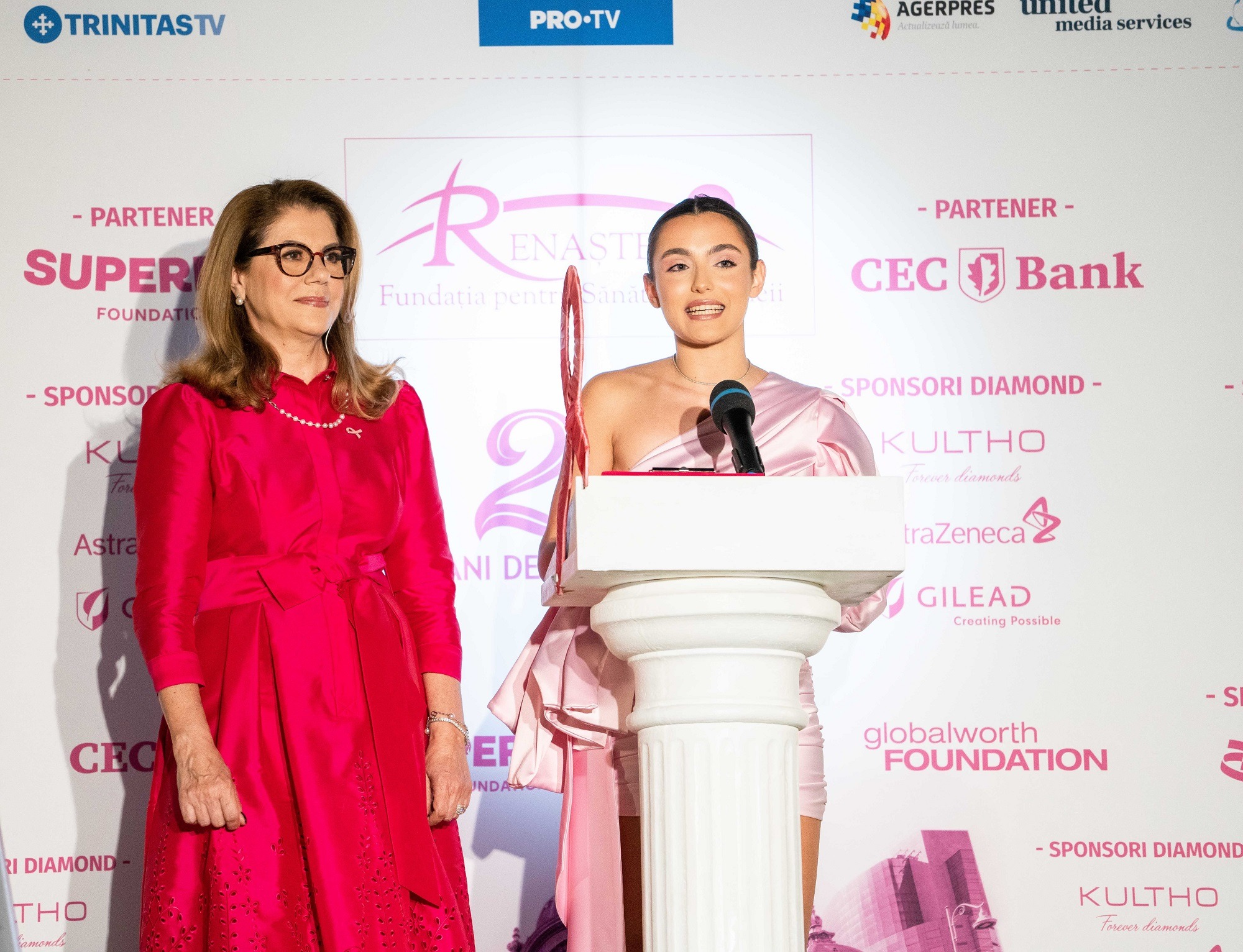 Catena susține şi în 2022 lupta împotriva cancerului de sân. Palatul CEC a fost iluminat în roz