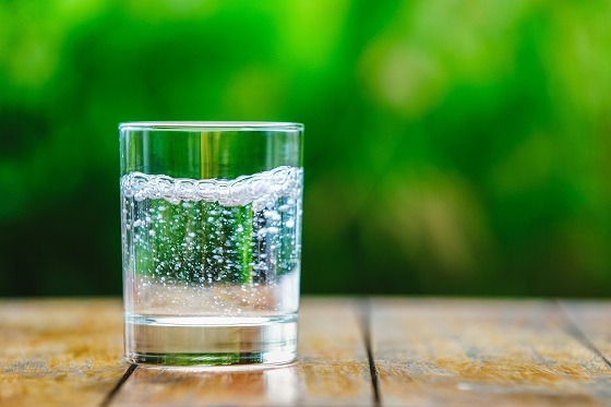 Da sau Nu consumului de apă minerală carbogazoasă?
