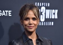 Halle Berry, protagonista din Catwoman arată ca la 30 de ani deși se apropie de 60