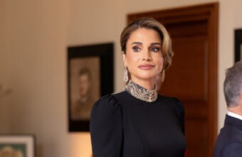 Regina Rania a Iordaniei atrage toate privirile. Este într-o formă de invidiat la 53 de ani