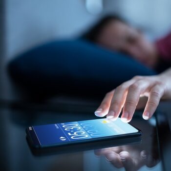 Mit sau realitate: alarma de dimineață îți face rău