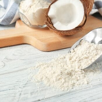 Făina de cocos – beneficii, modalități de consum, rețete