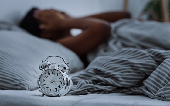 Trezirile nocturne frecvente la 30-40 de ani pot afecta memoria mai târziu în viață