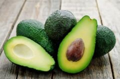 Fructul de avocado – beneficii și sugestii de consum