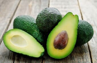 Fructul de avocado – beneficii și sugestii de consum