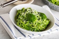 spaghete cu sos cremos de spanac