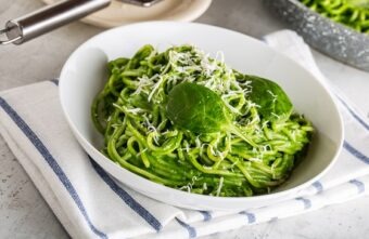 spaghete cu sos cremos de spanac