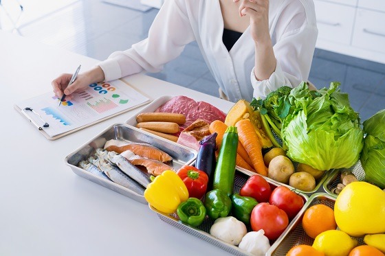 11 întrebări pe care să ți le pui înainte de a începe o dietă de slăbit