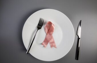 E dovedit științific: dieta deficitară crește riscul de cancer