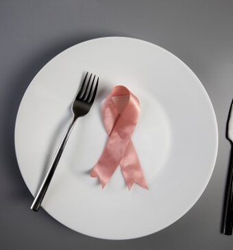 E dovedit științific: dieta deficitară crește riscul de cancer