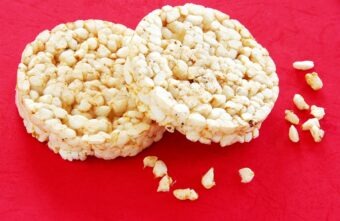 Este sau nu orezul expandat o gustare sănătoasă?