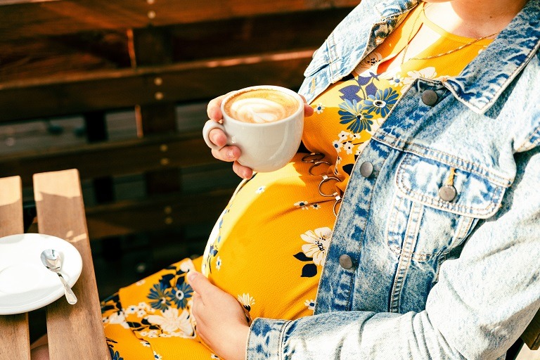 Ce trebuie să știi despre consumul de cafea în sarcină