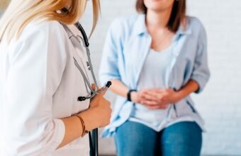 Simptome paraziți intestinali – cum să-i recunoști și să acționezi în consecință