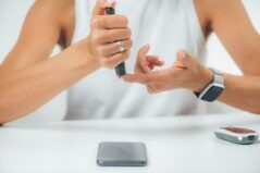 La unii oameni, producția de insulină e declanșată de proteine sau grăsimi, nu de glucide