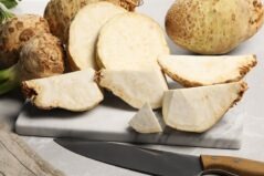 Top 10 beneficii ale consumului de țelină
