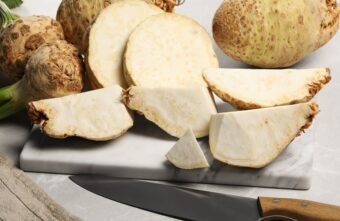 Top 10 beneficii ale consumului de țelină