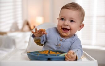 Alimente bogate în fier pentru bebeluși: ghid complet pe grupe de vârstă