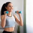 Exerciții cu gantere: când se recomandă și ce beneficii au