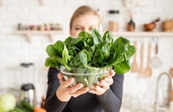 Ce alimente conțin oxalați? Lista de alimente bogate în oxalați