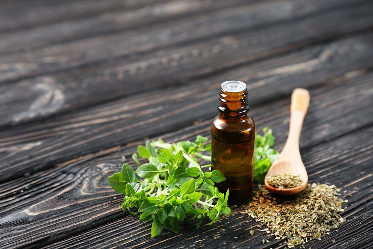 Cele mai importante 10 beneficii ale uleiului de oregano