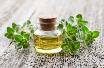 Cele mai importante 10 beneficii ale uleiului de oregano