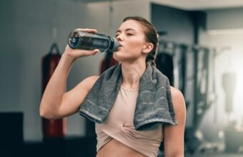 Hidratarea în sport, hidratarea corectă a sportivilor: cât, când și ce să bei