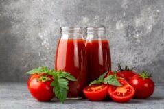 Sucul de roșii – o băutură simplă, dar plină de beneficii pentru sănătate